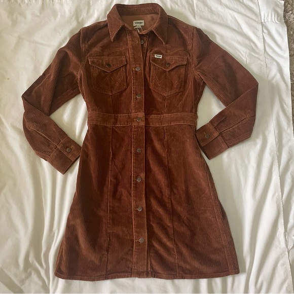 NWT Wrangler Slim-Fit Western Corduroy Dress in Pony Brown Size S - Picture 4 of 14